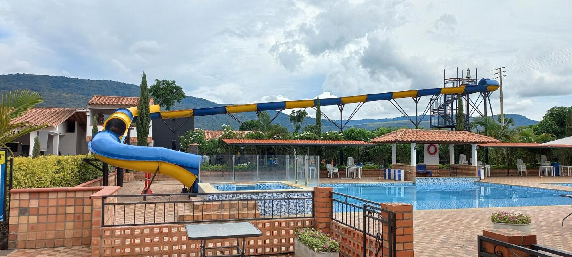 Campestre Puerta Del Sol - *