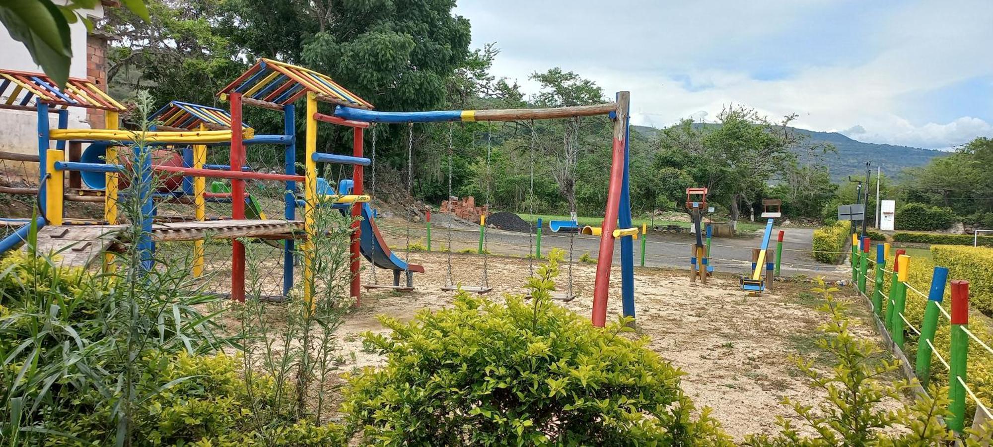 Campestre Puerta Del Sol - *